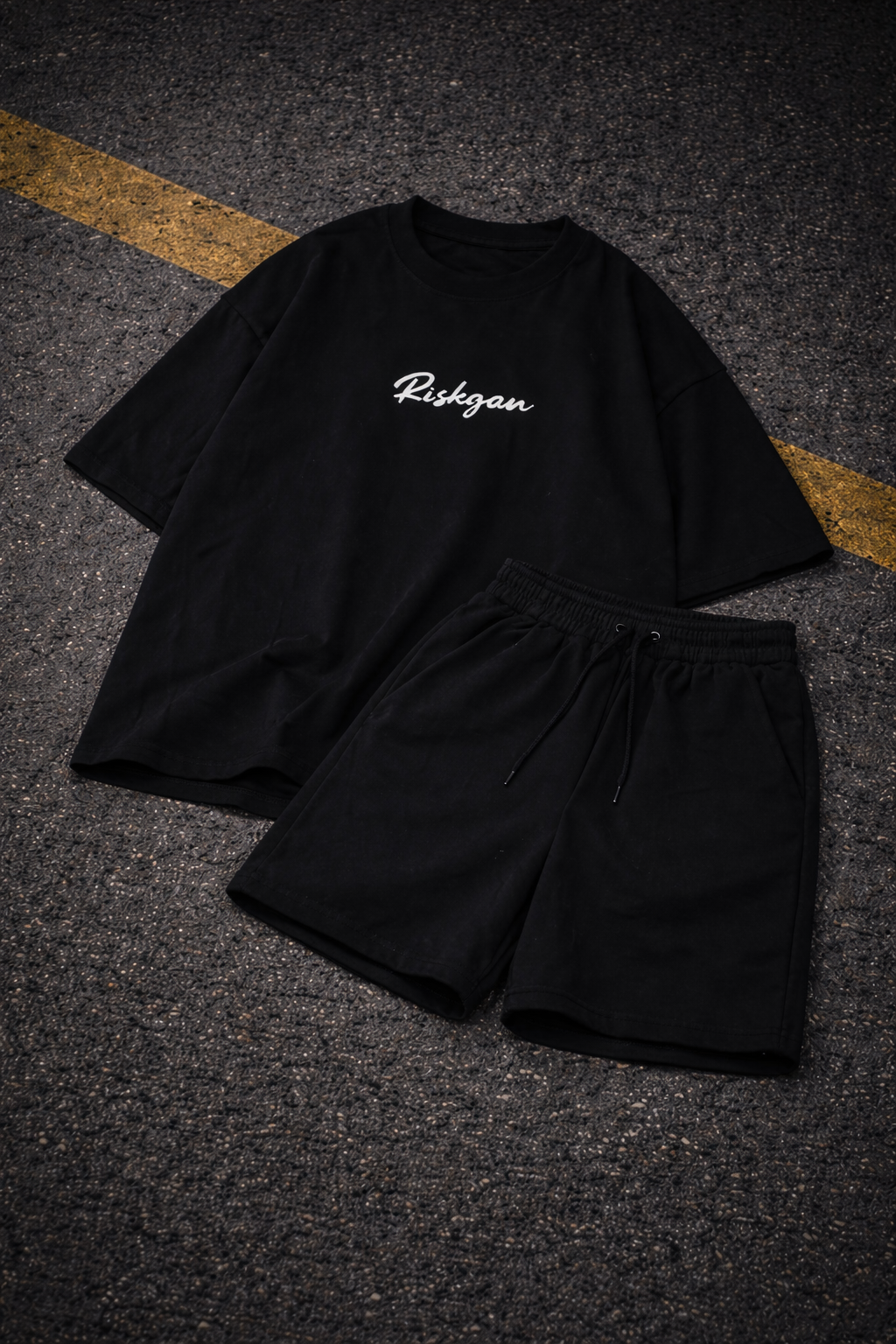 REMERA OVERSIZE NEGRA + SHORT DE REGALO